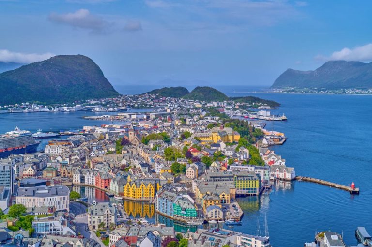Ålesund, Norway – A Fairytale Coastal Town Surrounded by Fjords and Mountains