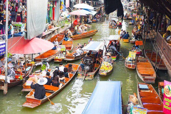 Damnoen Saduak floating boats Thailand