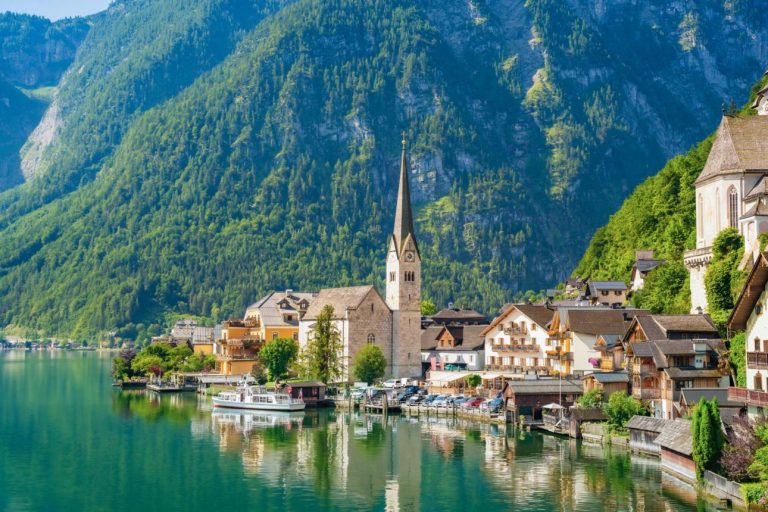 Hallstatt Lake – The Fairytale Alpine Lake of Austria