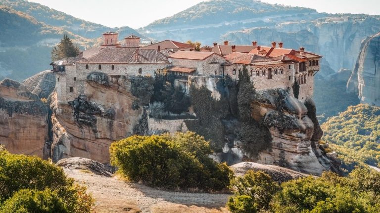 Meteora Food Experience – Traditional Greek Cuisine Among the Monasteries