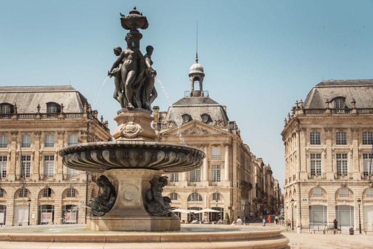 Place de la Bourse – Bordeaux’s Elegant Riverside Masterpiece