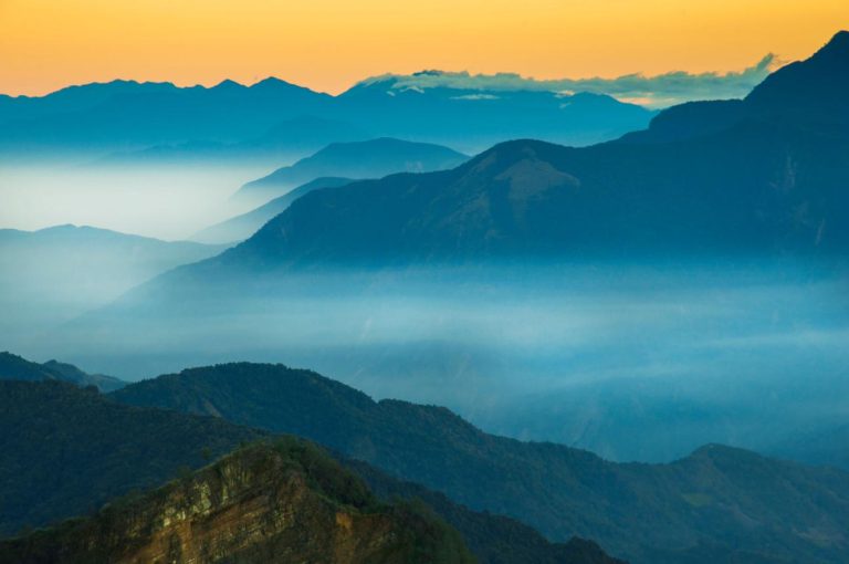 Alishan National Scenic Area – Taiwan’s Magical Mountain Escape Above the Clouds