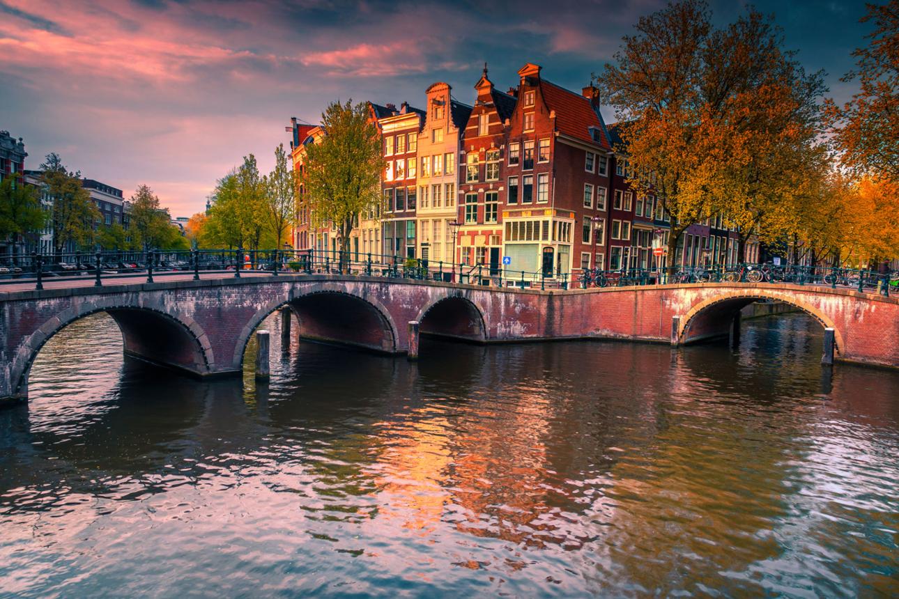 Amsterdam Travel Guide – Canals, Culture, and Timeless Charm in the Heart of the Netherlands