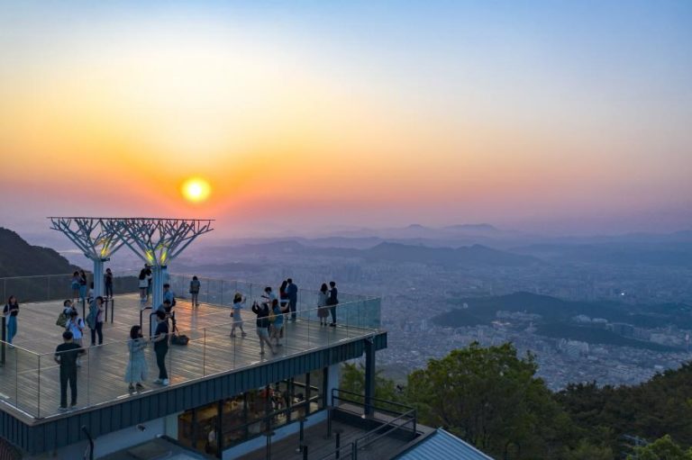 Apsan Park – Daegu’s Mountain Nature Escape of Cable Car Views, Forest Trails, City Panorama, and Sunset Ridge Experience