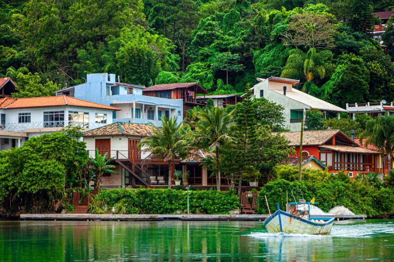 Barra da Lagoa – Discover Florianópolis' Charming Seaside Escape