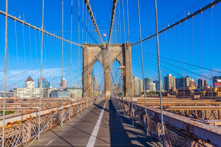 Brooklyn Bridge Walk – The Most Iconic Stroll Across New York’s Legendary Skyline