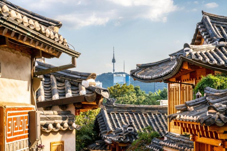 Bukchon Hanok Village – The Timeless Hanok Neighborhood of Seoul and a Living Window into Traditional Korean Life