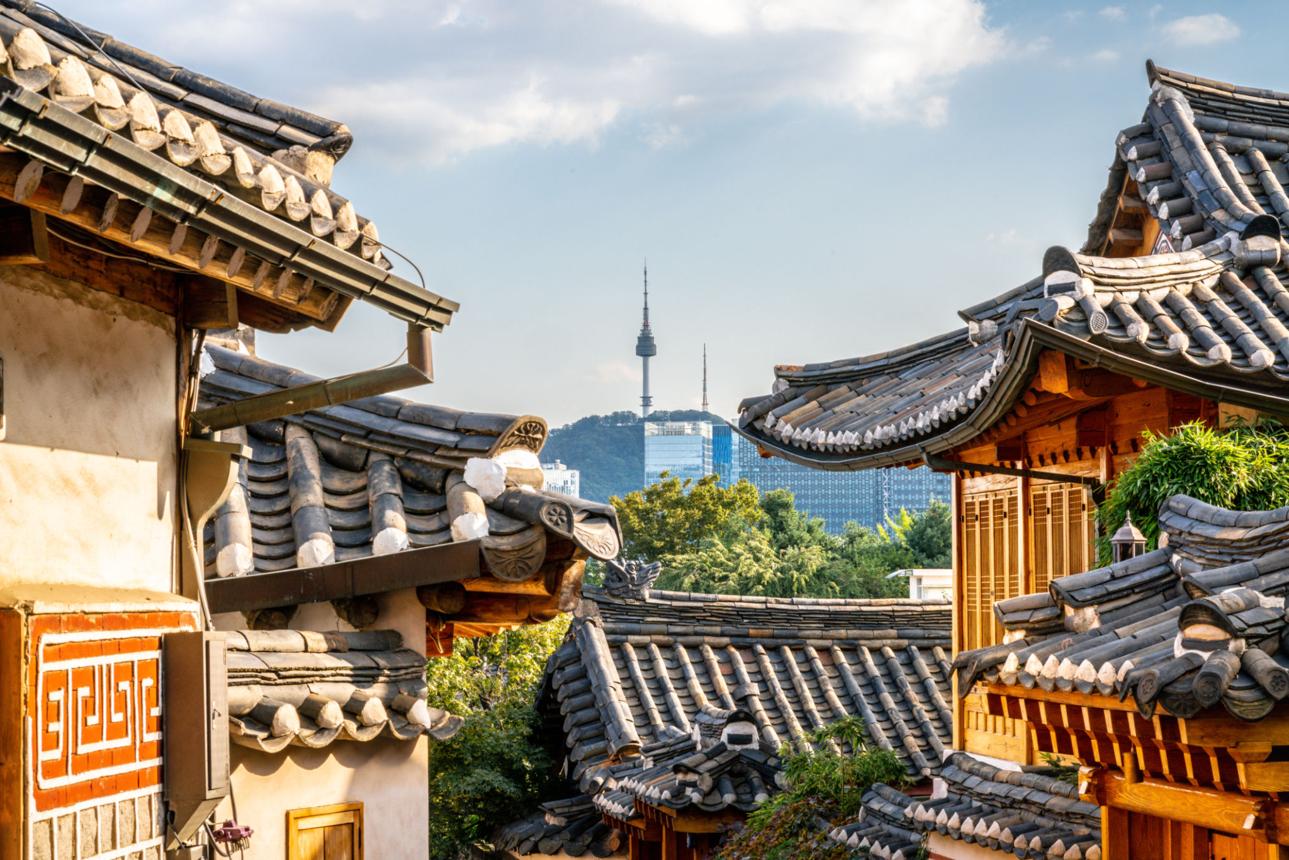 Bukchon Hanok Village – The Timeless Hanok Neighborhood of Seoul and a Living Window into Traditional Korean Life