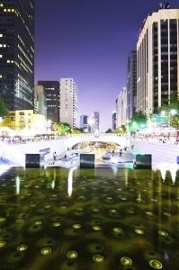 Cheonggyecheon Stream – Seoul’s Urban Oasis of Light, Water, and Relaxing City Nature Escape