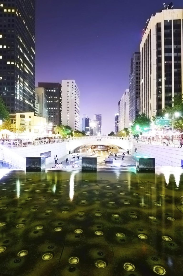 Cheonggyecheon Stream – Seoul’s Urban Oasis of Light, Water, and Relaxing City Nature Escape