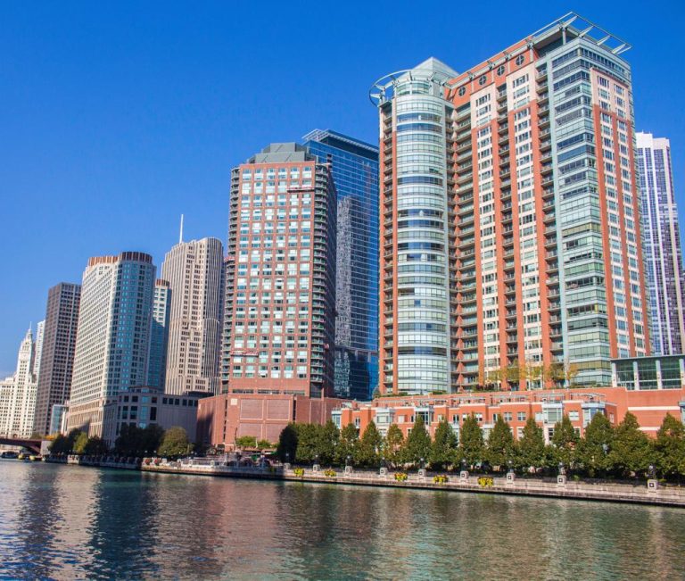 Chicago Riverwalk – The City's Scenic Waterfront Escape