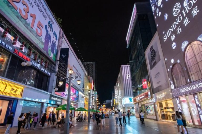 Chunxi Road – Chengdu’s Ultimate Modern Shopping & Urban Lifestyle Paradise