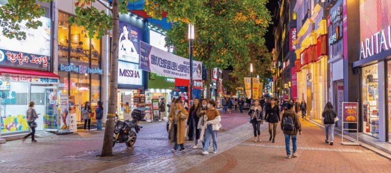Dongseongno Street – Daegu’s Fashion Core of Youth Culture, Neon Night Energy, Shopping District Life, and Urban Entertainment Hub