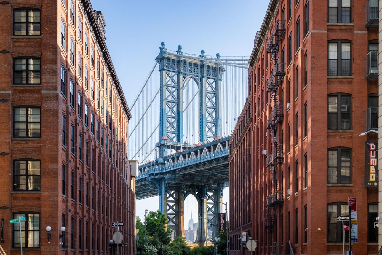 DUMBO Brooklyn – The Most Photogenic Neighborhood in New York You Can’t Miss