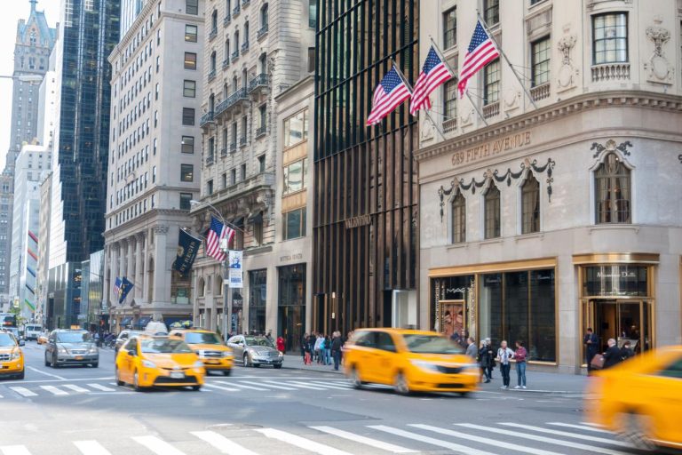 Fifth Avenue Uncovered – Where Luxury, Landmarks, and New York’s Finest Experiences Meet