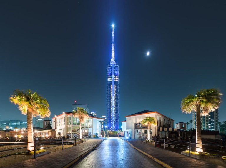 Fukuoka Tower – Japan’s Tallest Seaside Landmark with Stunning Bay Views