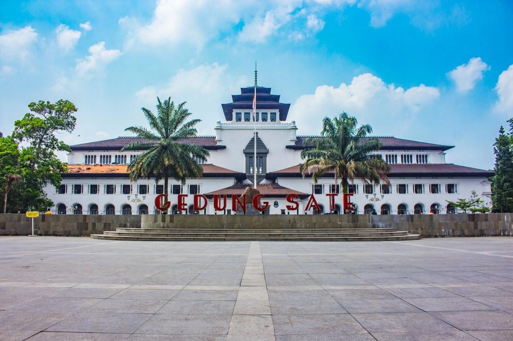 Gedung Sate – Bandung’s Iconic Landmark Blending History, Architecture & Culture