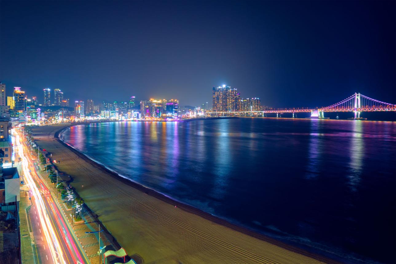 Gwangalli Beach – Busan’s Iconic Night View Beach with Gwangan Bridge Lights, Urban Energy, and Romantic Coastal Atmosphere