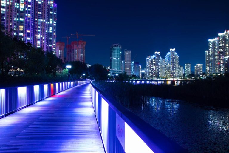 Gwanggyo Lake Park – Suwon’s Futuristic Lakeside Park of Urban Nature, Nightlight Reflections, Eco Design, and Modern City Harmony