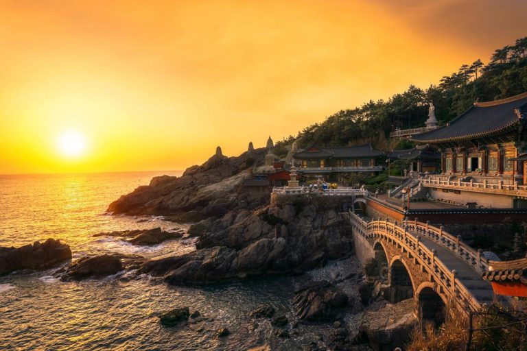Haedong Yonggungsa Temple – Busan’s Most Scenic Oceanfront Buddhist Temple of Spiritual Peace, Cliffside Views, and Sunrise Serenity