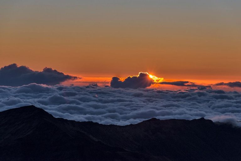 Haleakalā National Park – Maui’s Otherworldly Volcano Where Sunrise Becomes Magic
