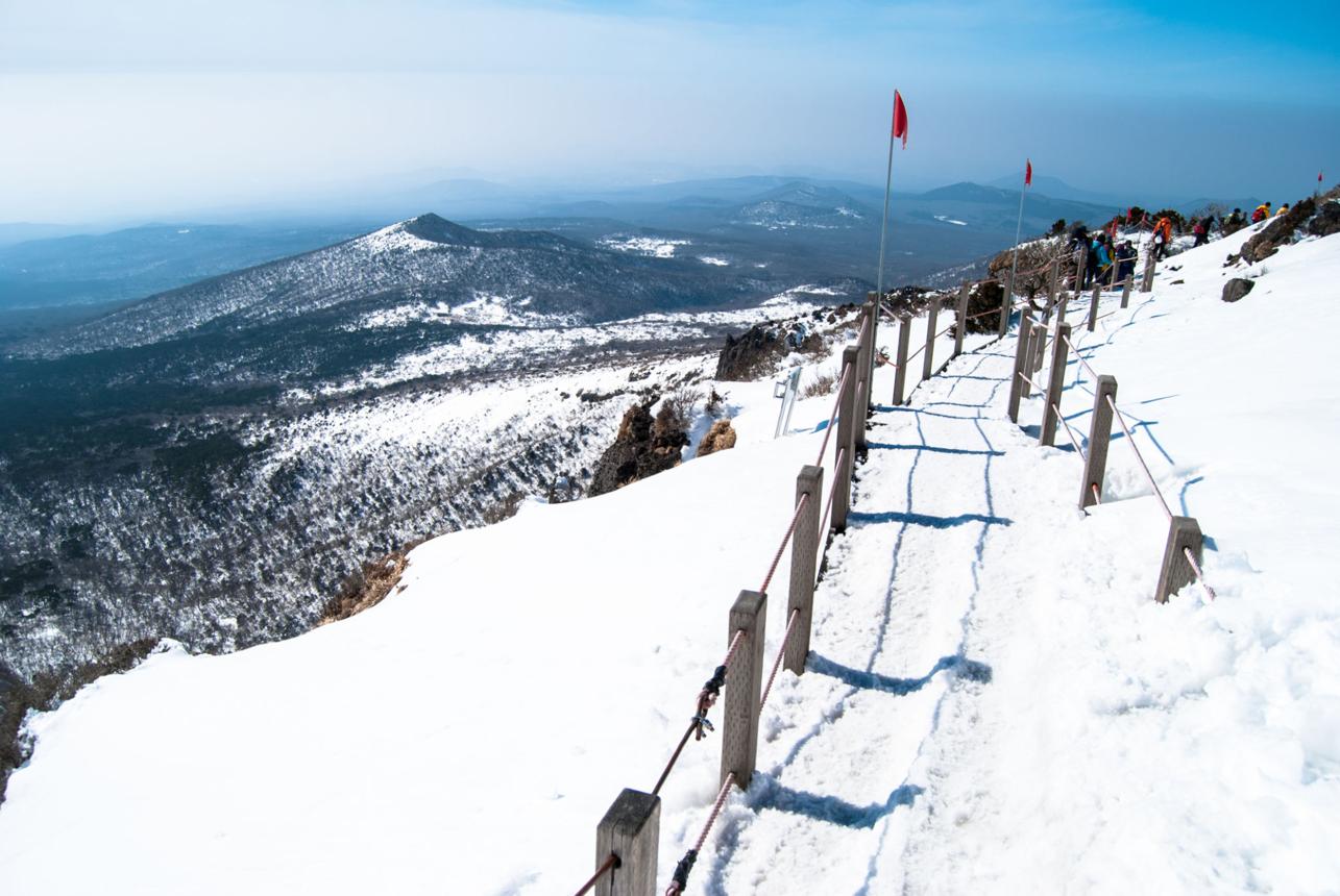 Hallasan Mountain – Jeju’s Majestic Volcano Peak of Hiking Adventure, Cloud Seas, Seasonal Beauty, and Korea’s Highest Natural Wonder