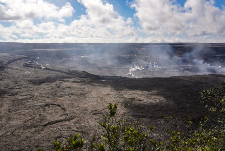 Hawaii Volcanoes National Park – Witness the Raw Power of Earth in Hawaii's Volcanic Wonderland