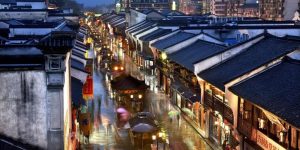 Hefang Street – Hangzhou’s Timeless Ancient Commercial Street of Culture, Food, and Night Life