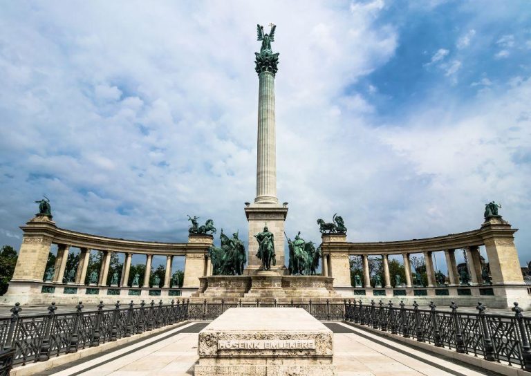 Heroes Monument – A Symbol of Courage, History & National Pride