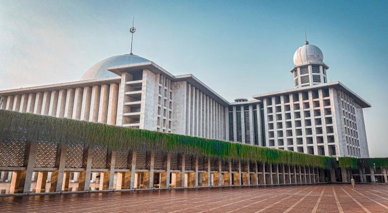 Istiqlal Mosque – Discover Southeast Asia’s Largest and Most Magnificent Mosque