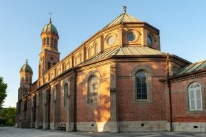 Jeondong Cathedral – Jeonju’s Iconic Neo-Romanesque Landmark of Faith, Colonial History, Architectural Grandeur, and Timeless Cultural Contrast
