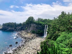 Jeongbang Waterfall – Jeju’s Rare Ocean-Flowing Waterfall of Coastal Beauty, Cliffside Power, and Natural Harmony