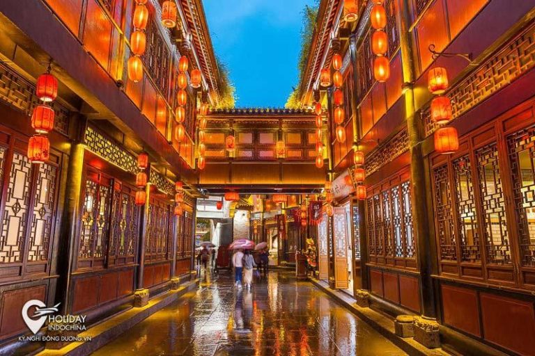 Jinli Ancient Street – Step Into Chengdu’s Timeless Lantern-Lit Culture Lane