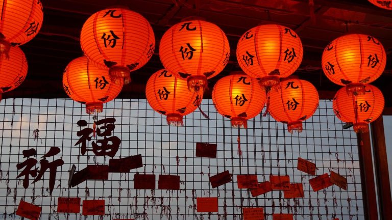 Jiufen – Taiwan’s Magical Mountain Village of Lanterns, Tea Houses & Ocean Views