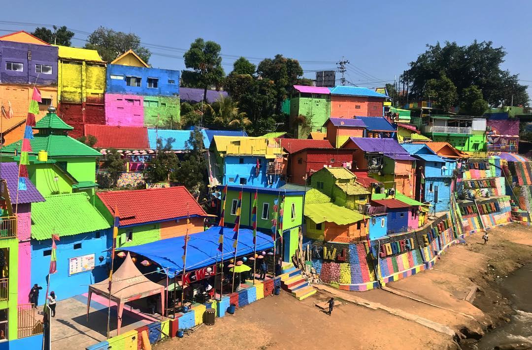 Jodipan Colorful Village – Indonesia’s Rainbow Village That Transformed a City