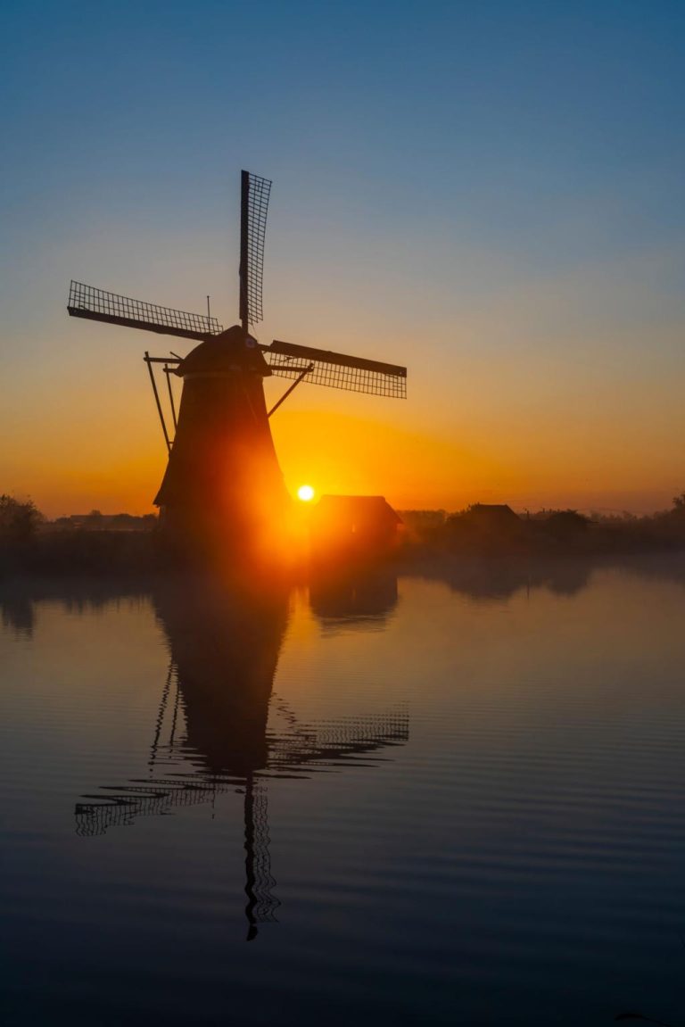 Kinderdijk – Where 19 Historic Windmills Guard the Dutch Landscape