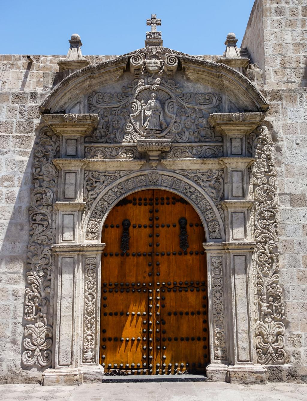 La Catedral de Arequipa – The Majestic White Cathedral Dominating Peru’s Historic Plaza