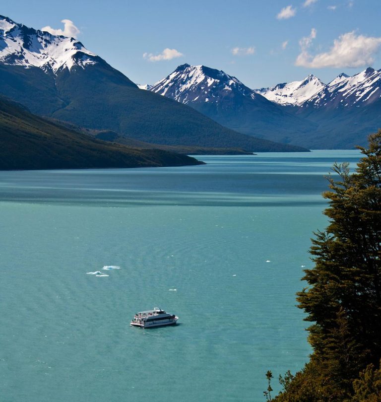 Lago Argentino – Argentina’s Majestic Glacier Lake of Patagonian Wonders