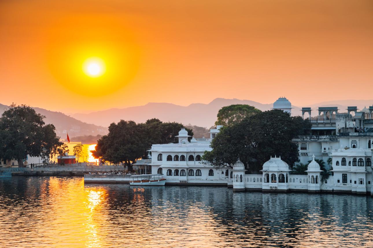 Lake Pichola – Udaipur’s Magical Lake of Palaces, Sunsets & Royal Charm