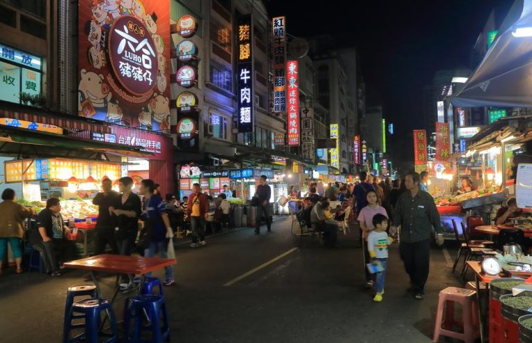 Liuhe Night Market – Kaohsiung’s Ultimate Street Food Paradise After Dark