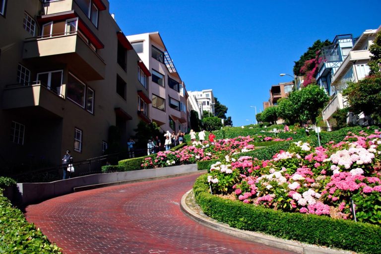 Lombard Street – The Crookedest Street in the World and San Francisco’s Most Unique Road Experience