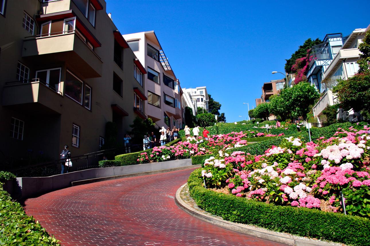 Lombard Street – The Crookedest Street in the World and San Francisco’s Most Unique Road Experience