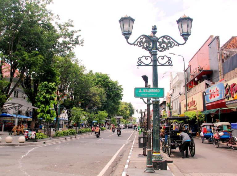 Malioboro Street – The Vibrant Cultural Heart of Yogyakarta You Must Explore