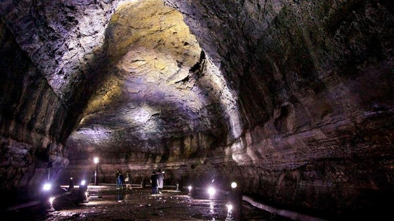 Manjanggul Cave – Jeju’s Ancient Lava Tunnel of Underground Mysteries, Volcanic Formations, and UNESCO Geological Wonder