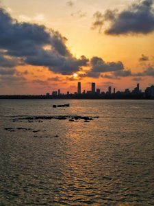 Marine Drive – Mumbai’s Iconic Seaside Boulevard and Queen’s Necklace