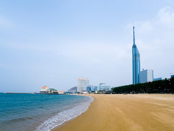 Momochi Seaside Park – Modern Beachfront Escape in Fukuoka