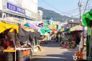 Nambu Market – Jeonju’s Traditional Street Market of Local Food Culture, Morning Commerce Energy, Vintage Goods, and Authentic Everyday Life Experience