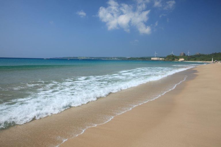Nanwan Beach – Taiwan’s Tropical Beach Paradise for Sun, Surf & Ocean Adventures