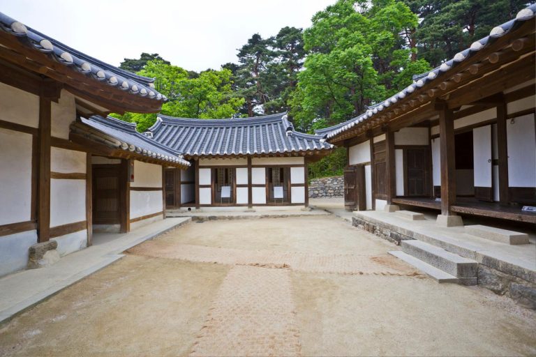 Ojukheon House – Gangneung’s Historic Confucian Birthplace of Scholar Shin Saimdang, Yi I Legacy, Ancient Wooden Architecture, and Korea’s Intellectual Heritage