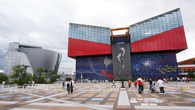 Osaka Aquarium Kaiyukan – Japan’s Spectacular Marine Wonderland